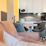 Solaris 8 Mit Balkon Und Moderner Einrichtung Appartamento *