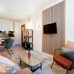 Solaris 8 Mit Balkon Und Moderner Einrichtung