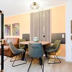 Solaris 8 Mit Balkon Und Moderner Einrichtung Appartamento