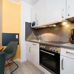 Solaris 8 Mit Balkon Und Moderner Einrichtung Appartamento *