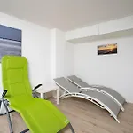 Appartamento Solaris 8 Mit Balkon Und Moderner Einrichtung