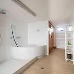 Solaris 8 Mit Balkon Und Moderner Einrichtung *
