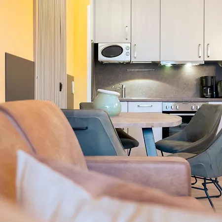 Solaris 8 Mit Balkon Und Moderner Einrichtung Lägenhet *