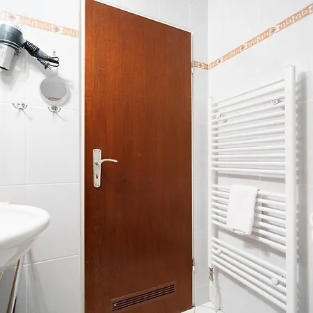 Solaris 8 Mit Balkon Und Moderner Einrichtung Appartamento *