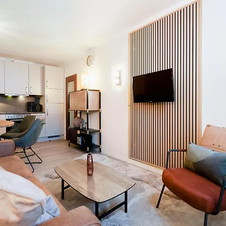 Solaris 8 Mit Balkon Und Moderner Einrichtung