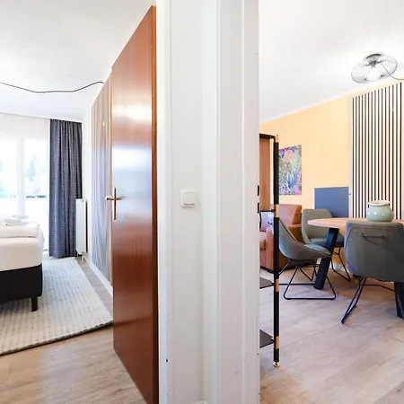 Solaris 8 Mit Balkon Und Moderner Einrichtung Appartamento *