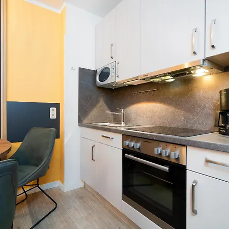 Solaris 8 Mit Balkon Und Moderner Einrichtung Apartment *