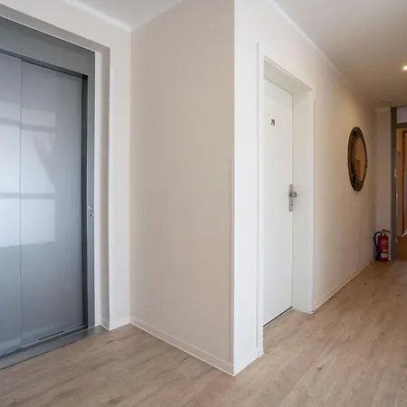 Solaris 8 Mit Balkon Und Moderner Einrichtung Lägenhet *