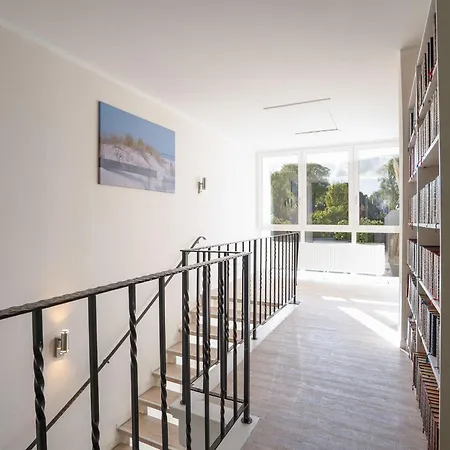 Solaris 8 Mit Balkon Und Moderner Einrichtung Appartamento