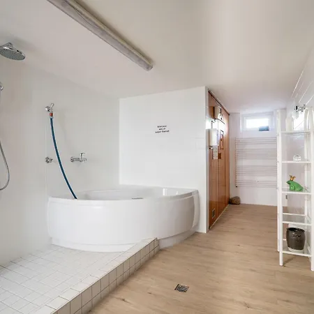 Solaris 8 Mit Balkon Und Moderner Einrichtung *